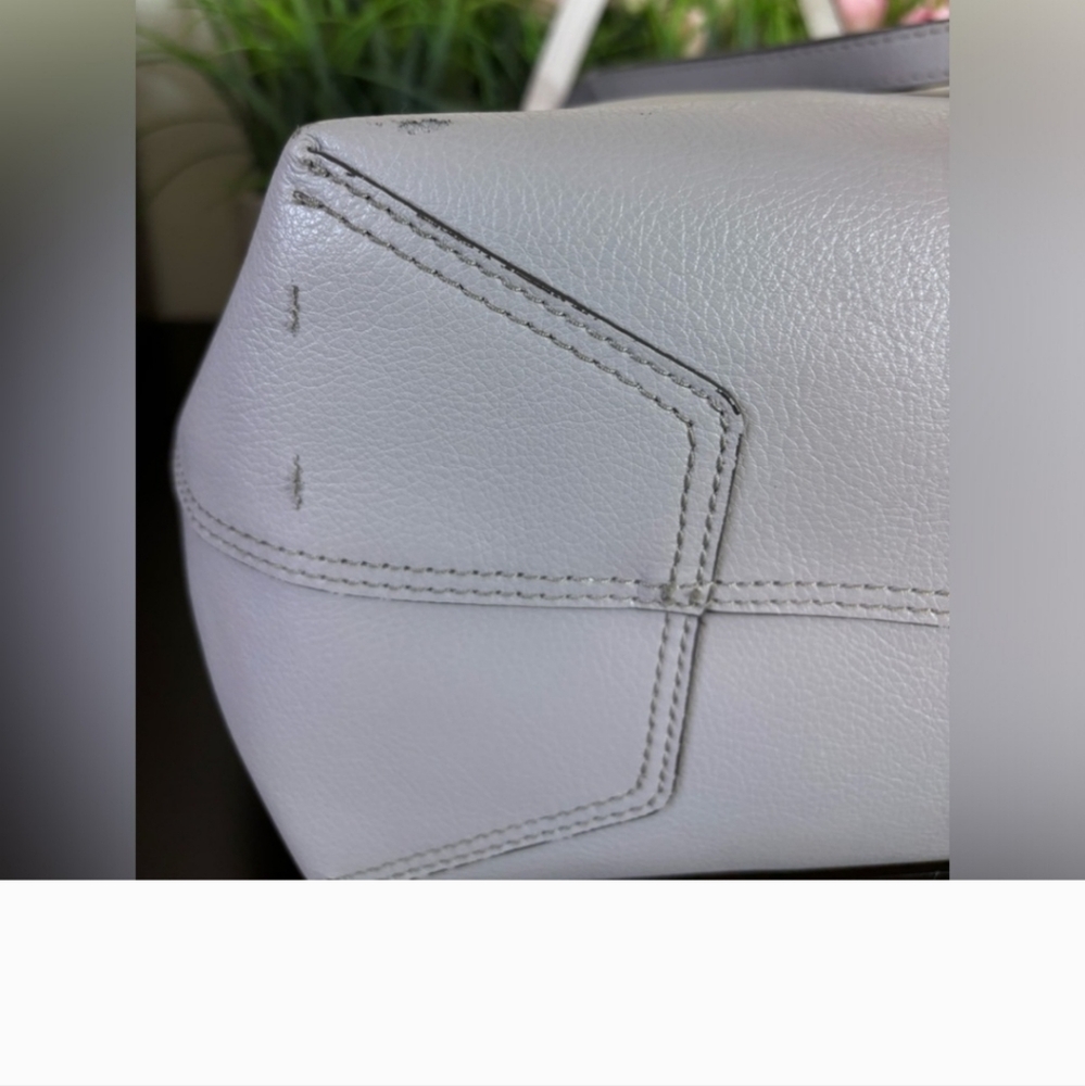 Kate Spade tote with tastle H-10 Width-12.5 - Picture 8 of 11